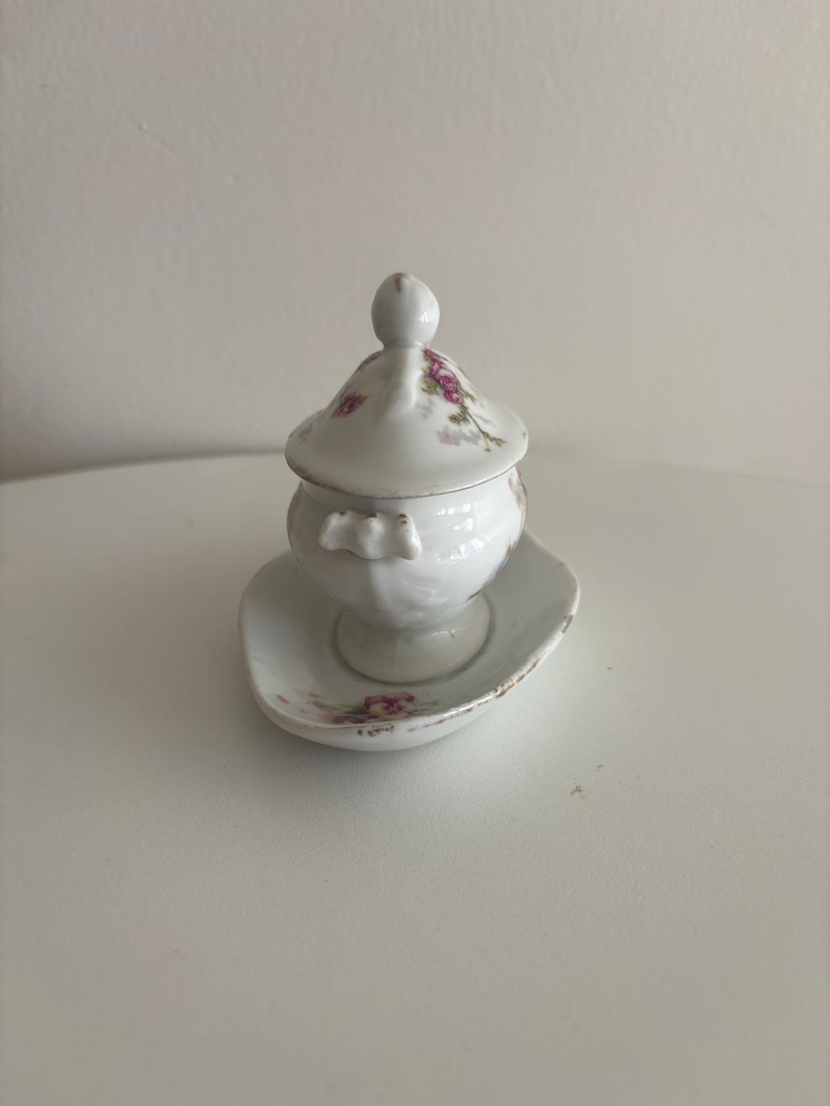 French Porcelain Pansy or Viola Moutardier - Collector & Curator