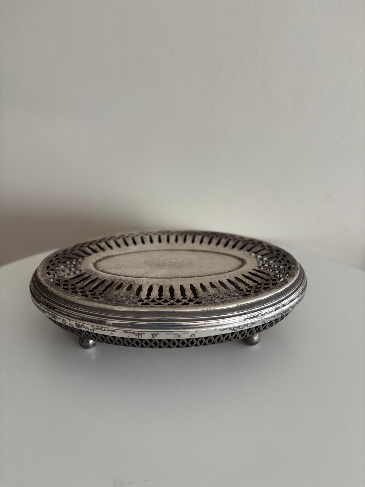 Orfèvrerie de France silver-plated heating dish - Collector & Curator