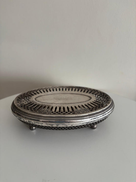 Orfèvrerie de France silver-plated heating dish - Collector & Curator