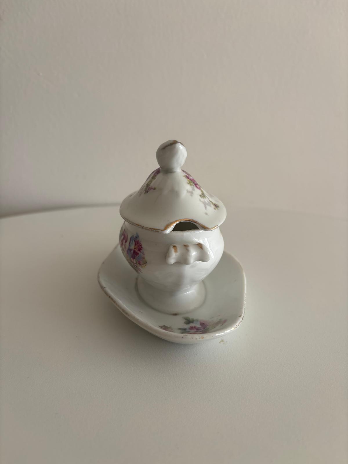 French Porcelain Pansy or Viola Moutardier - Collector & Curator