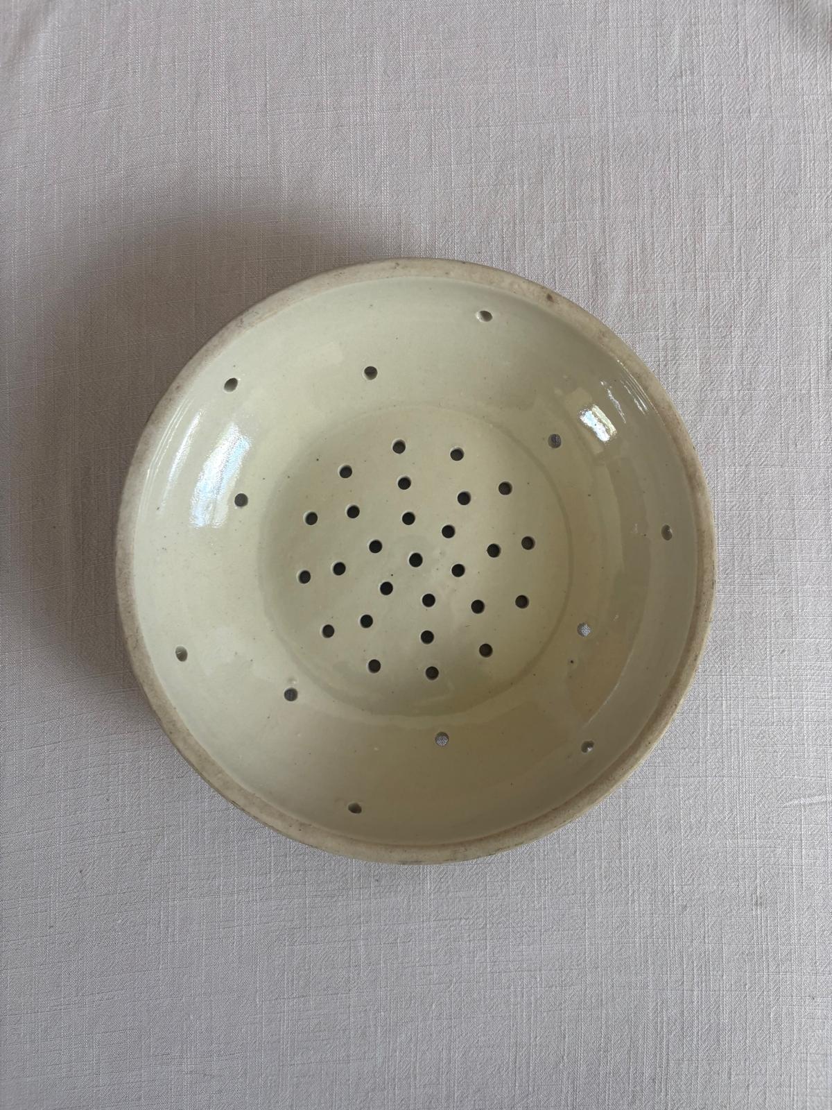 Stoneware Berry Strainer Bowl