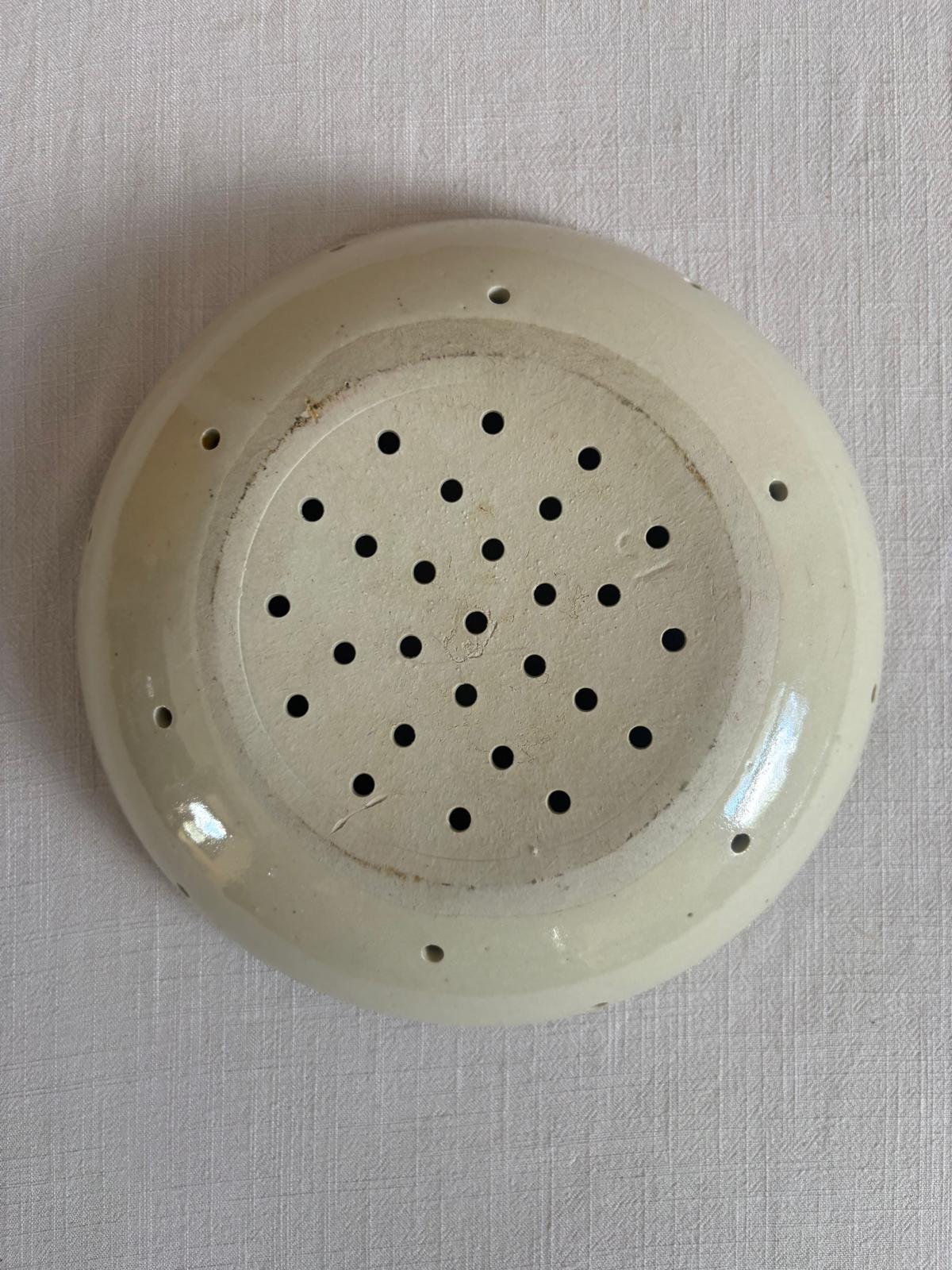 Stoneware Berry Strainer Bowl