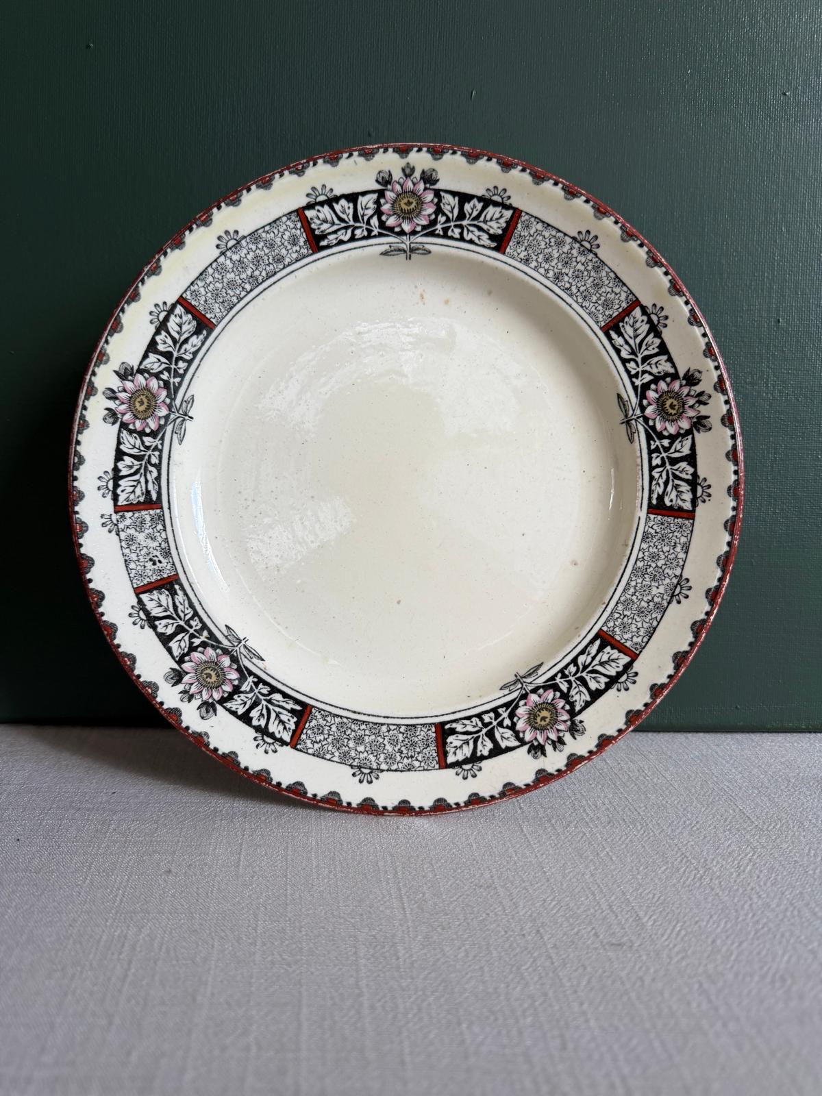 Antique Wedgwood A2031 Aesthetic Movement Pedestal Compote