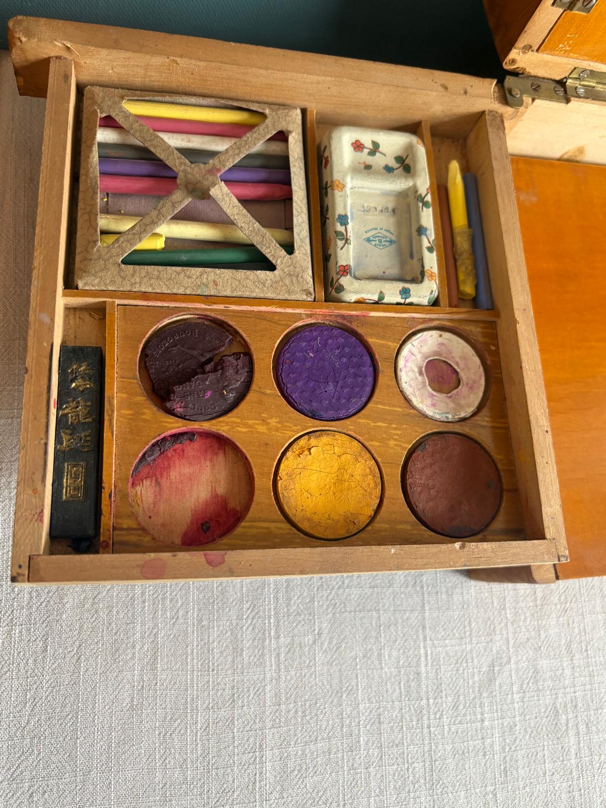 Complete Antique French Artist’s Paint Box, Original Pigments & Decorated Metal Trays, c.1900–1920 - Collector & Curator